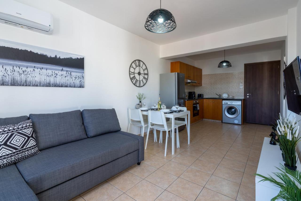 Polyn 1- Bedroom Apartment In Ларнака Экстерьер фото