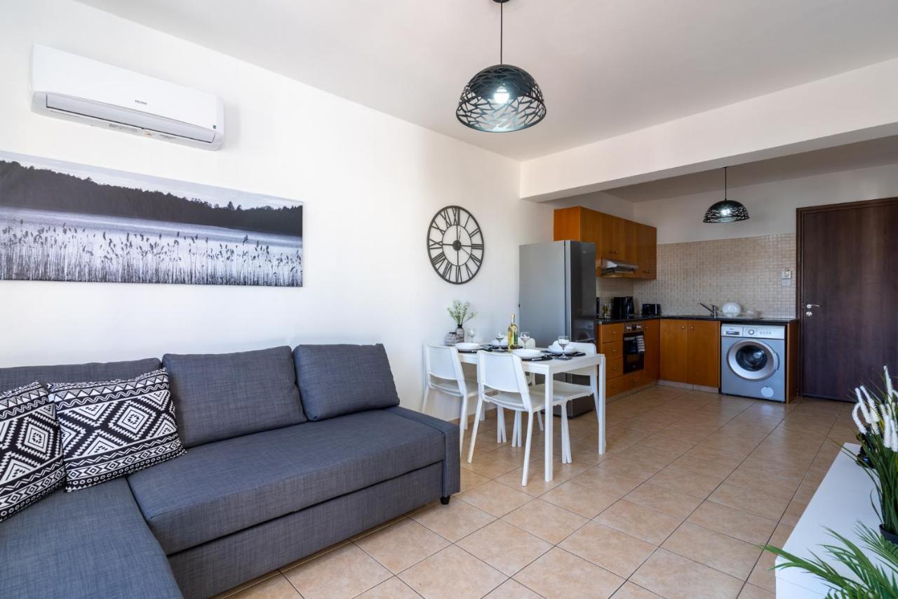 Polyn 1- Bedroom Apartment In Ларнака Экстерьер фото